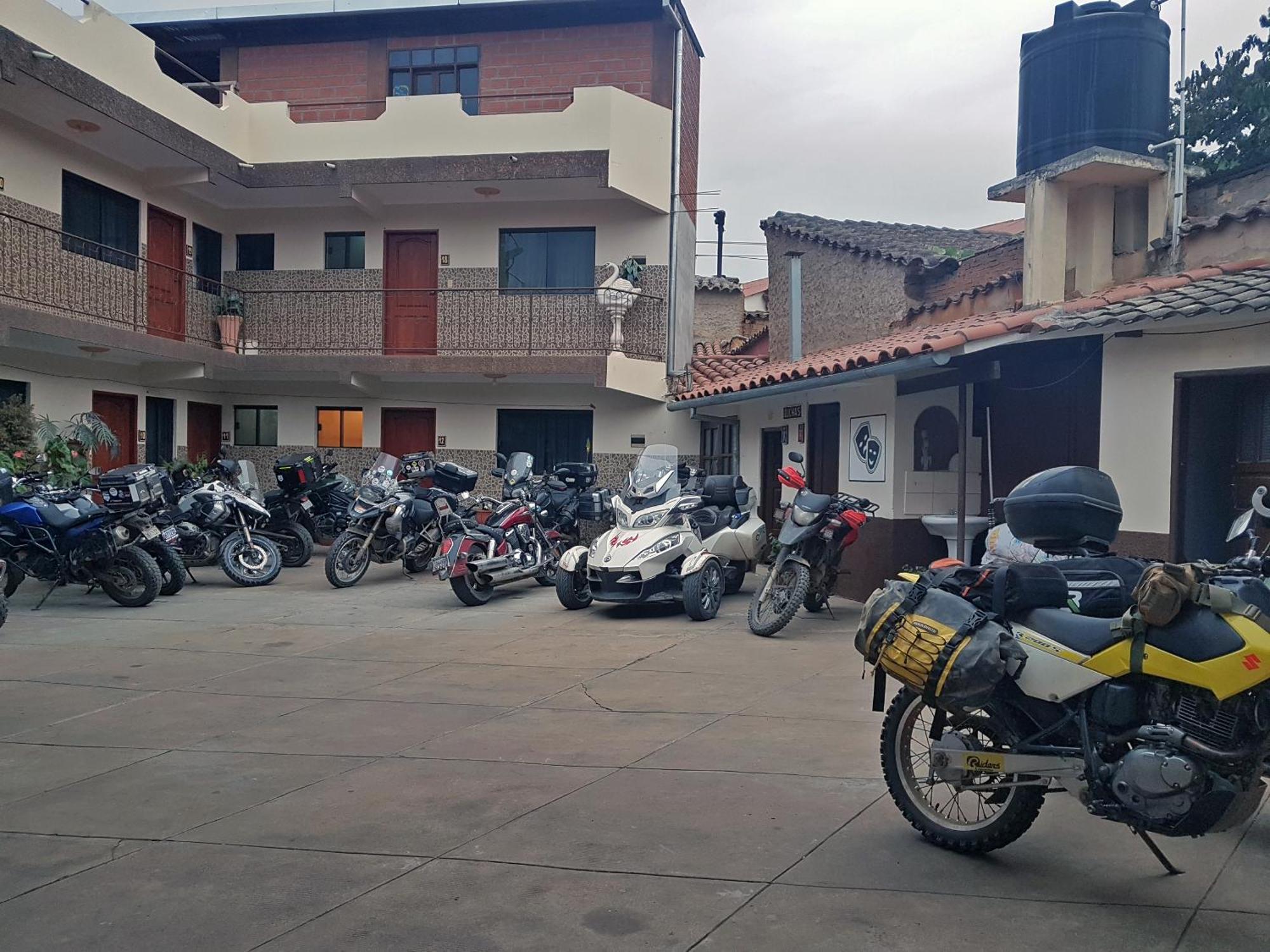 Hotel Residencial Teresita Vallegrande Esterno foto